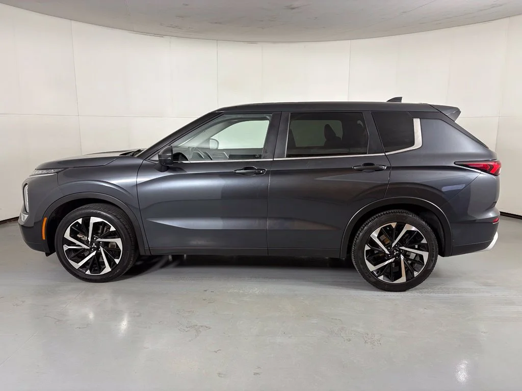 Used 2024 Gray Mitsubishi SE image 5
