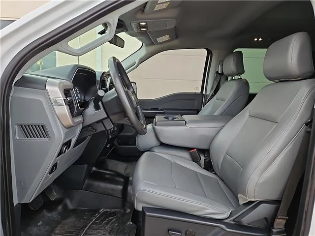 Used 2023 Oxford White Ford XL 4x4 SuperCrew Cab 5.5 ft. box 145 in. WB image 9