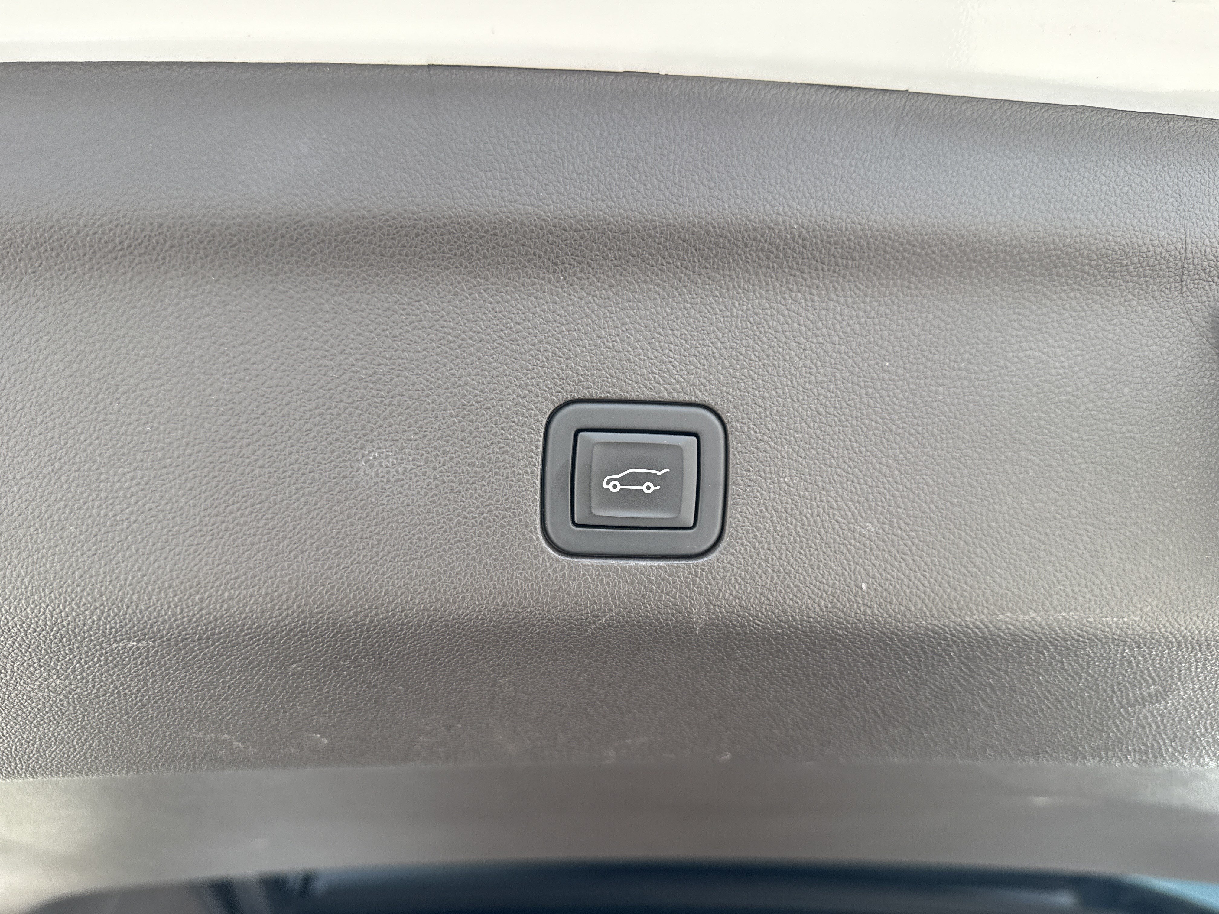 Used 2023 Summit White Chevrolet Z71 image 21