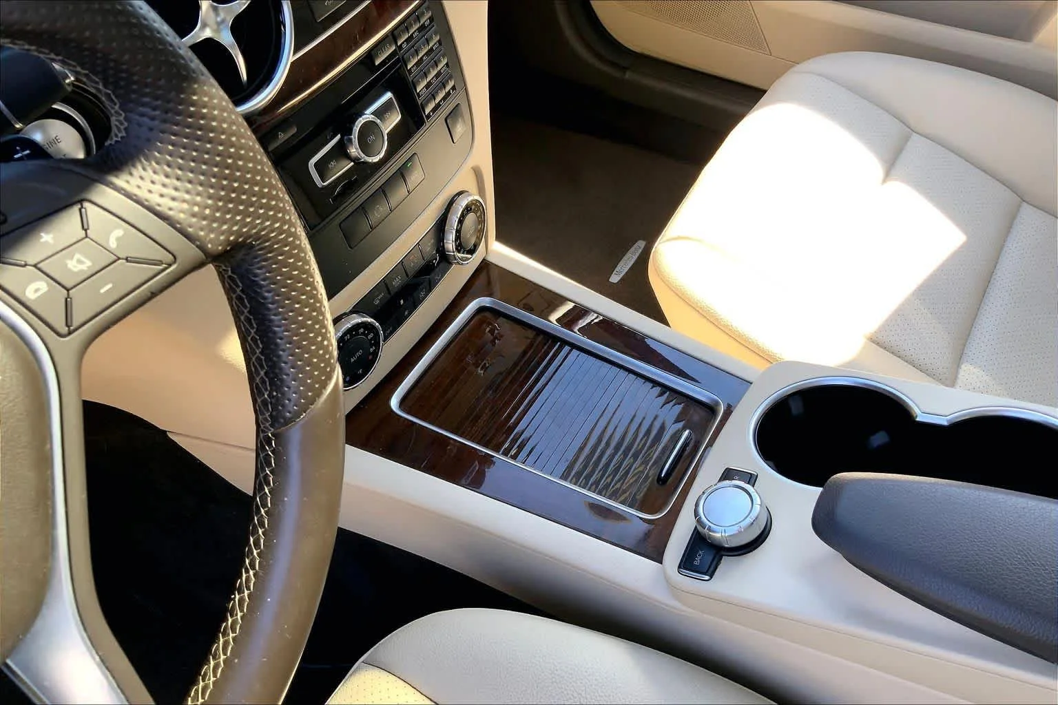 Used 2015 Lunar Blue Metallic Mercedes-Benz GLK 350 image 17