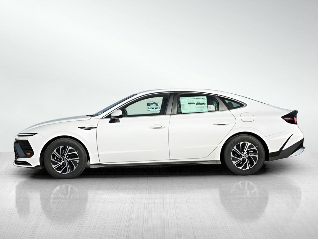New 2026 Serenity White Hyundai Blue FWD image 27