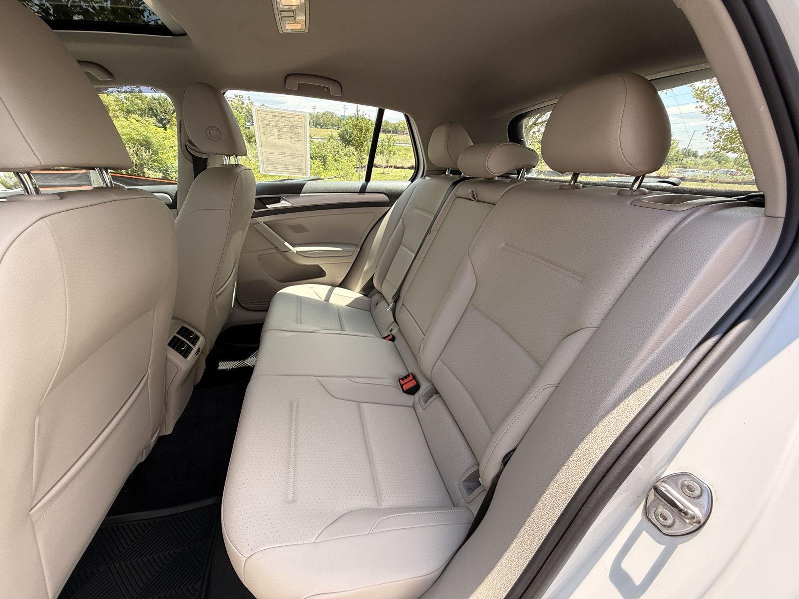 Used 2017 Pure White Volkswagen SE image 17