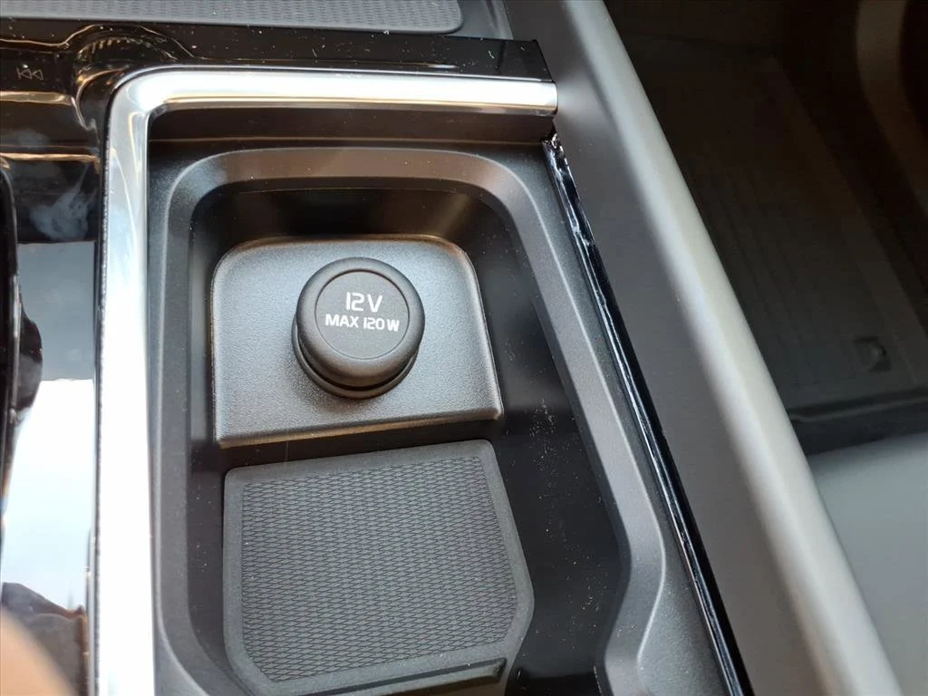 2026 Volvo XC60 Plus - Photo 18