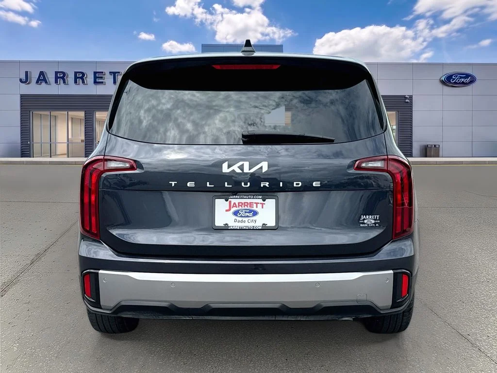 Certified Used 2025 Gray Kia LX image 6
