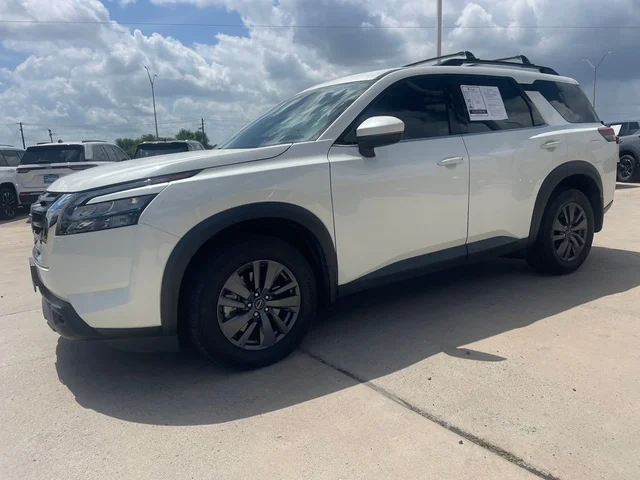 2023 Nissan Pathfinder SV