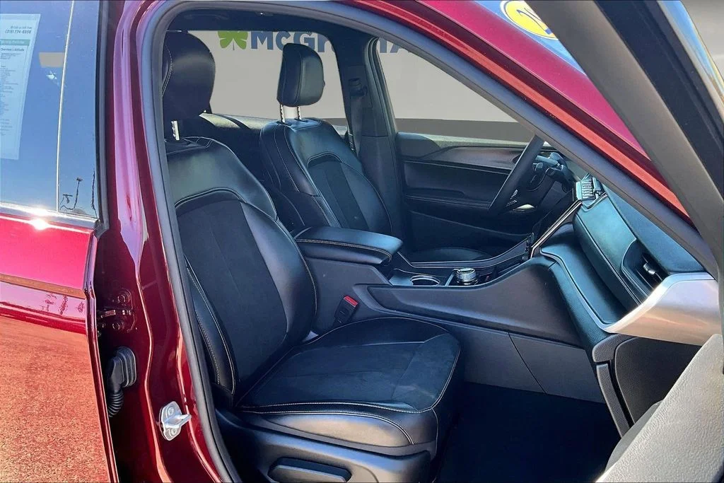 Used 2025 Red Jeep Altitude image 33