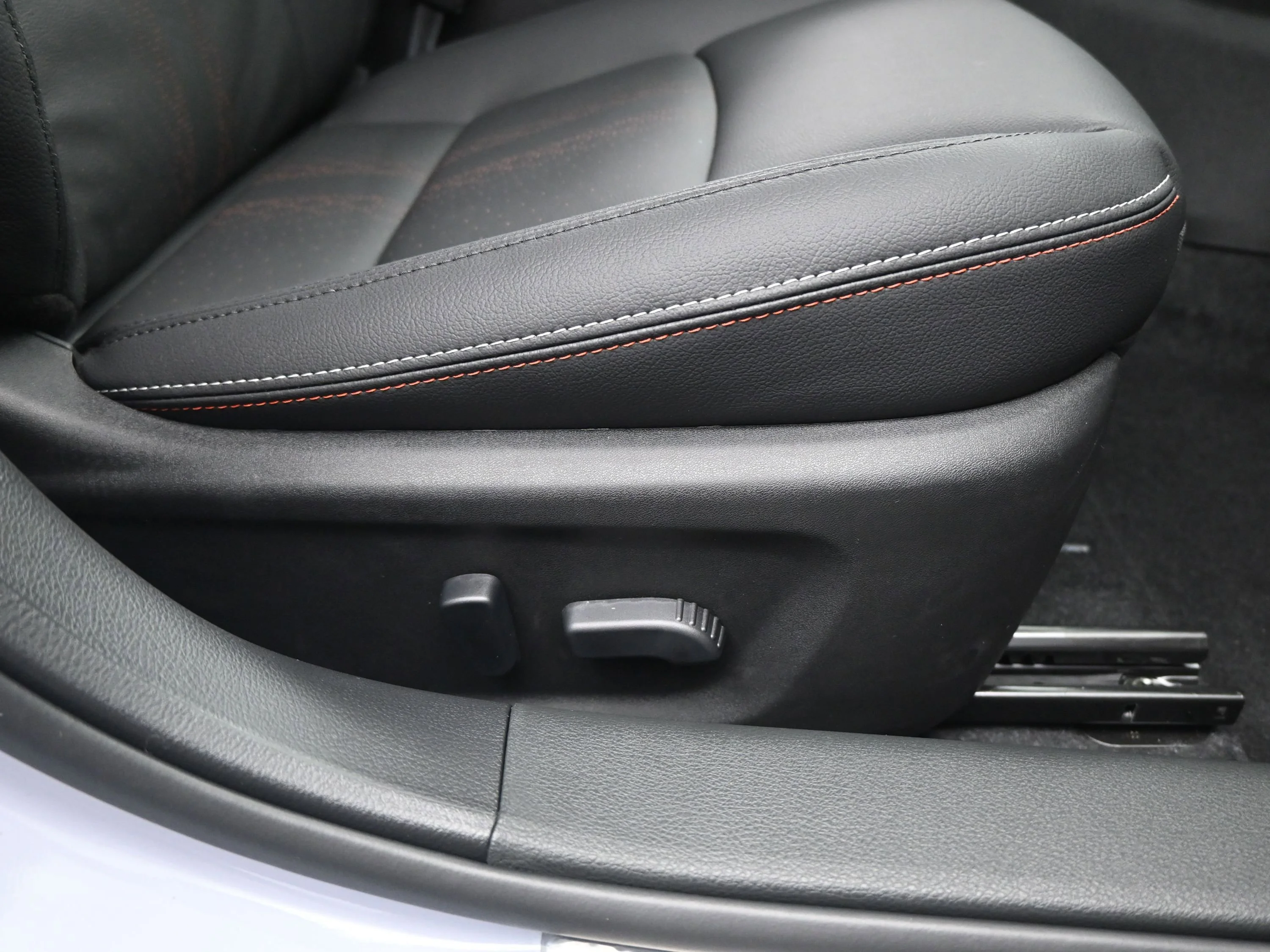 Certified Used 2025 Gray Sky Pearl Nissan SR image 15