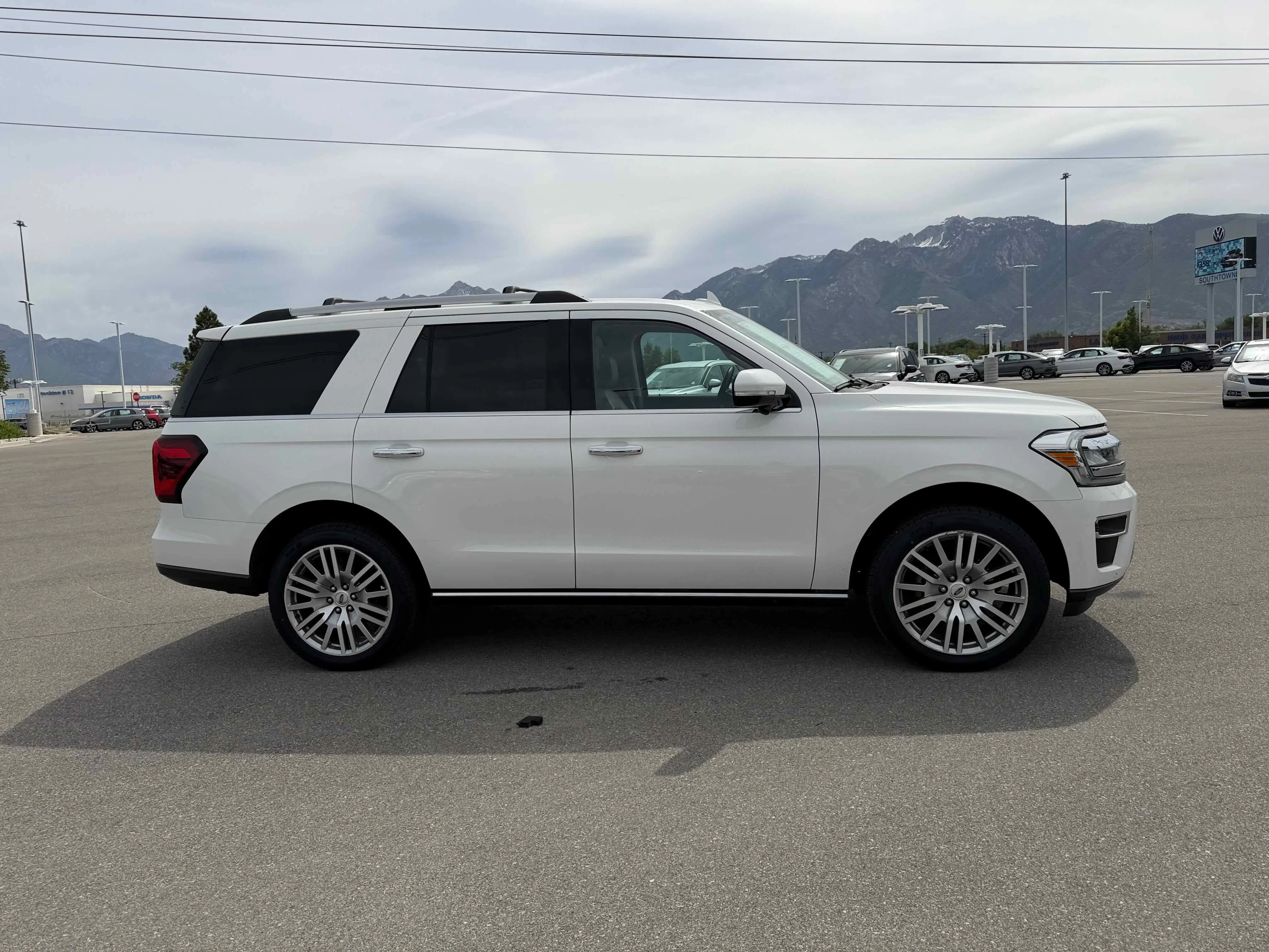 Used 2023 White Metallic Ford Limited image 8