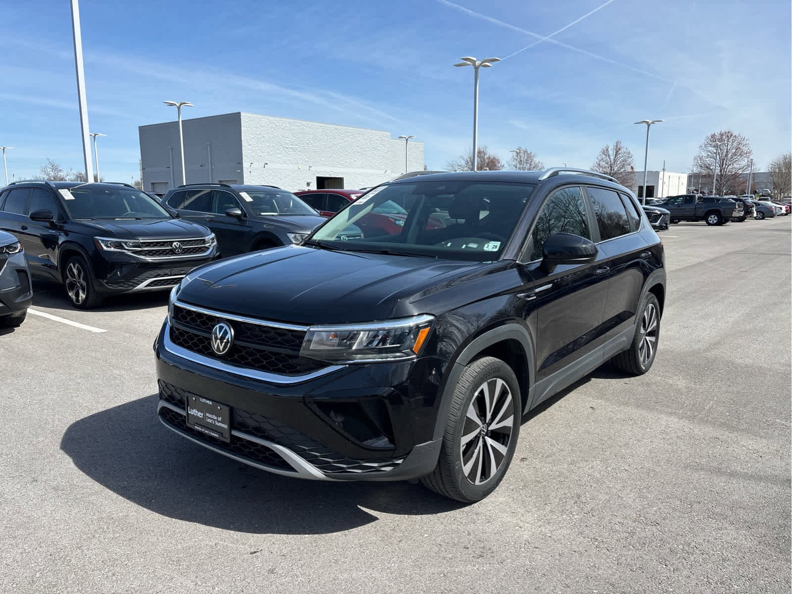 Used 2023 Volkswagen Taos SE with VIN 3VVNX7B24PM334081 for sale in Kansas City