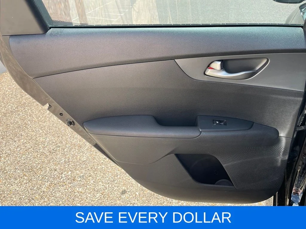 Used 2021 Black Kia LXS image 15