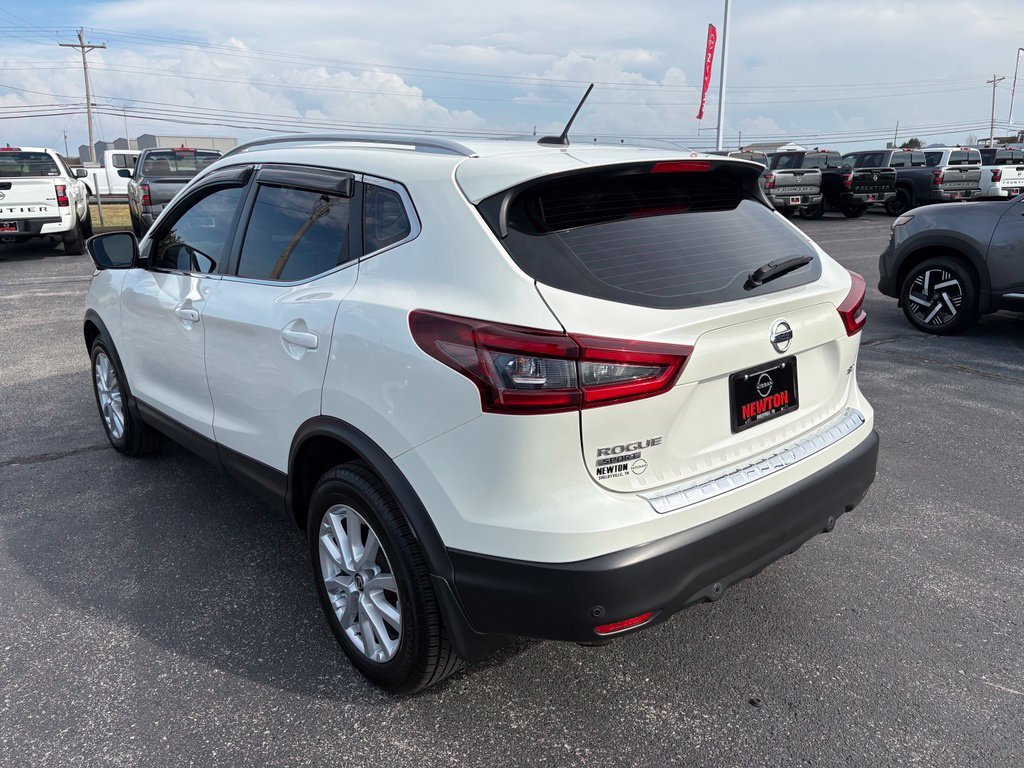 Used 2022 White Nissan SV image 5