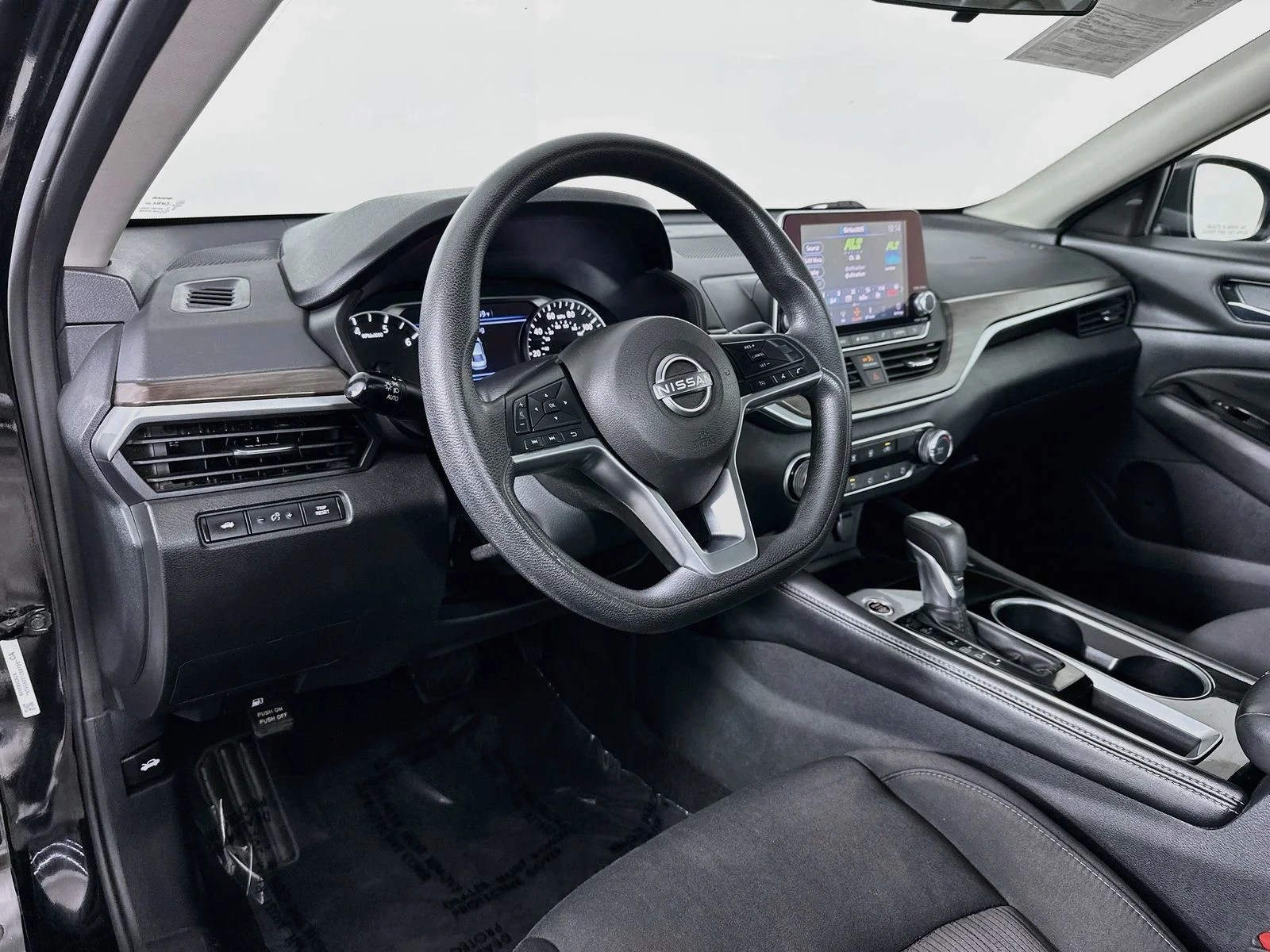 Used 2023 Super Black Clearcoat Nissan 2.5 SV image 10