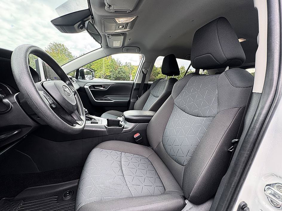 Used 2025 Ice Cap Toyota XLE image 11