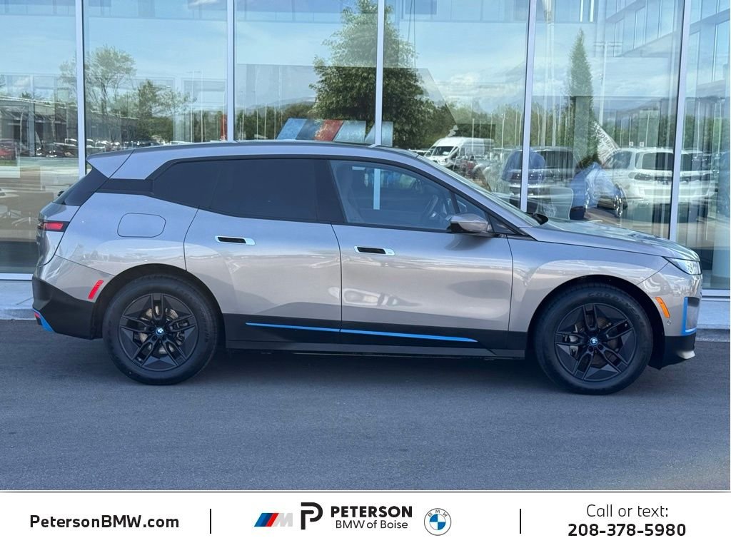 Used 2024 Gray BMW xDrive50 image 6