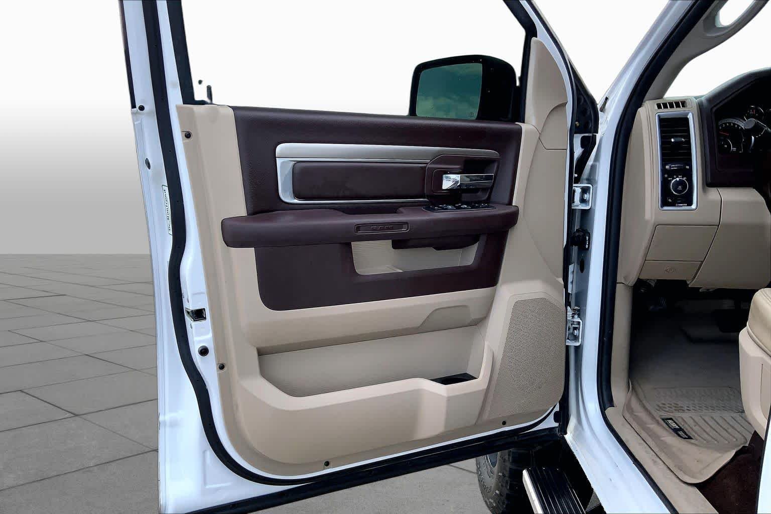 Used 2018 Bright White Clearcoat Ram Lone Star Silver image 20