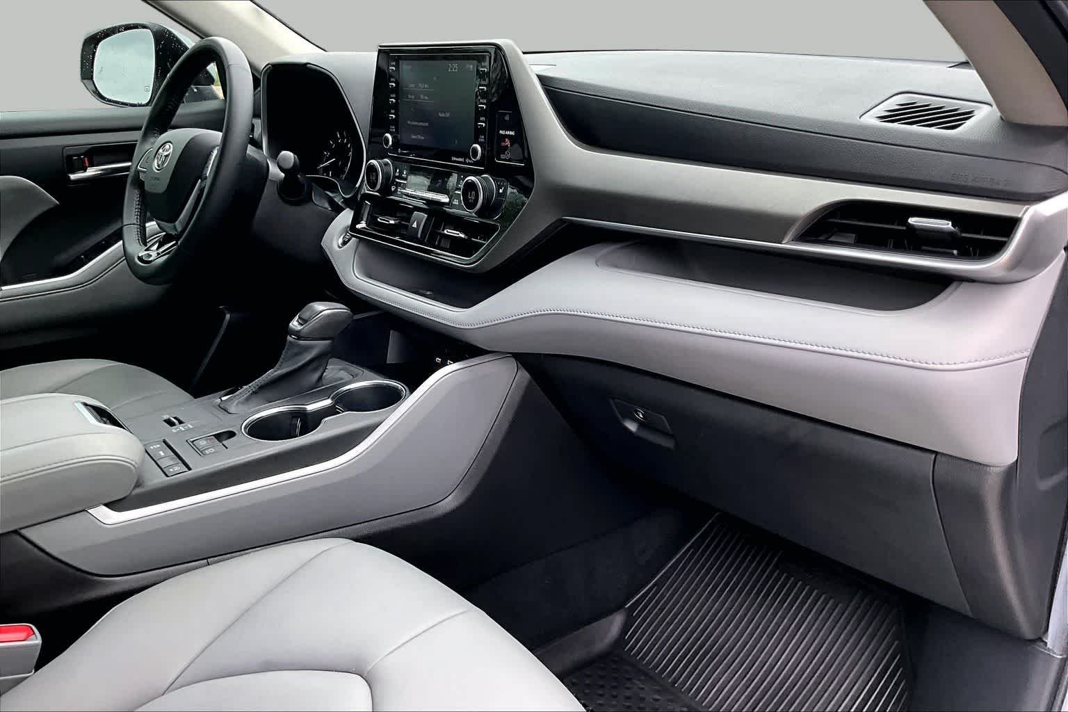Used 2021 Celestial Silver Metallic Toyota XLE image 19