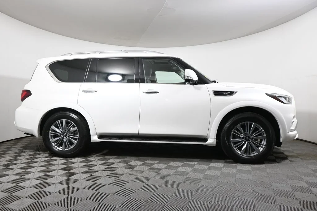 Certified Used 2023 White INFINITI LUXE image 8