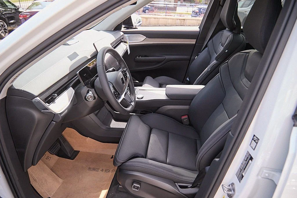 2025 Volvo EX90 Ultra - Photo 17
