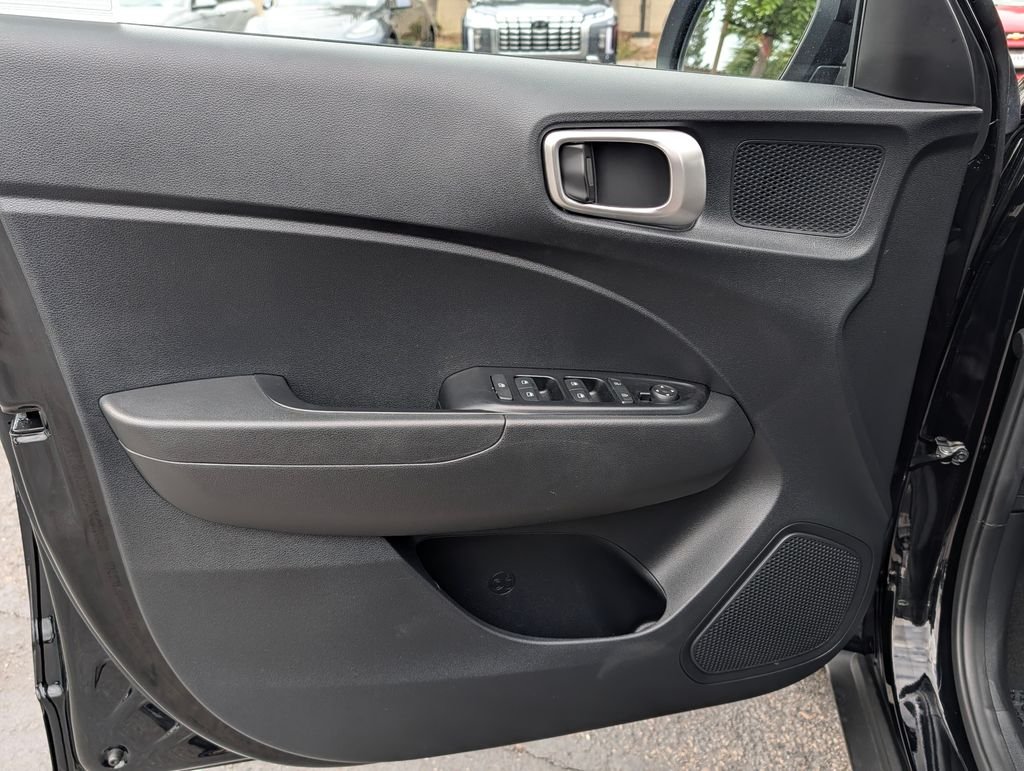 2025 Hyundai Venue SE - Photo 15