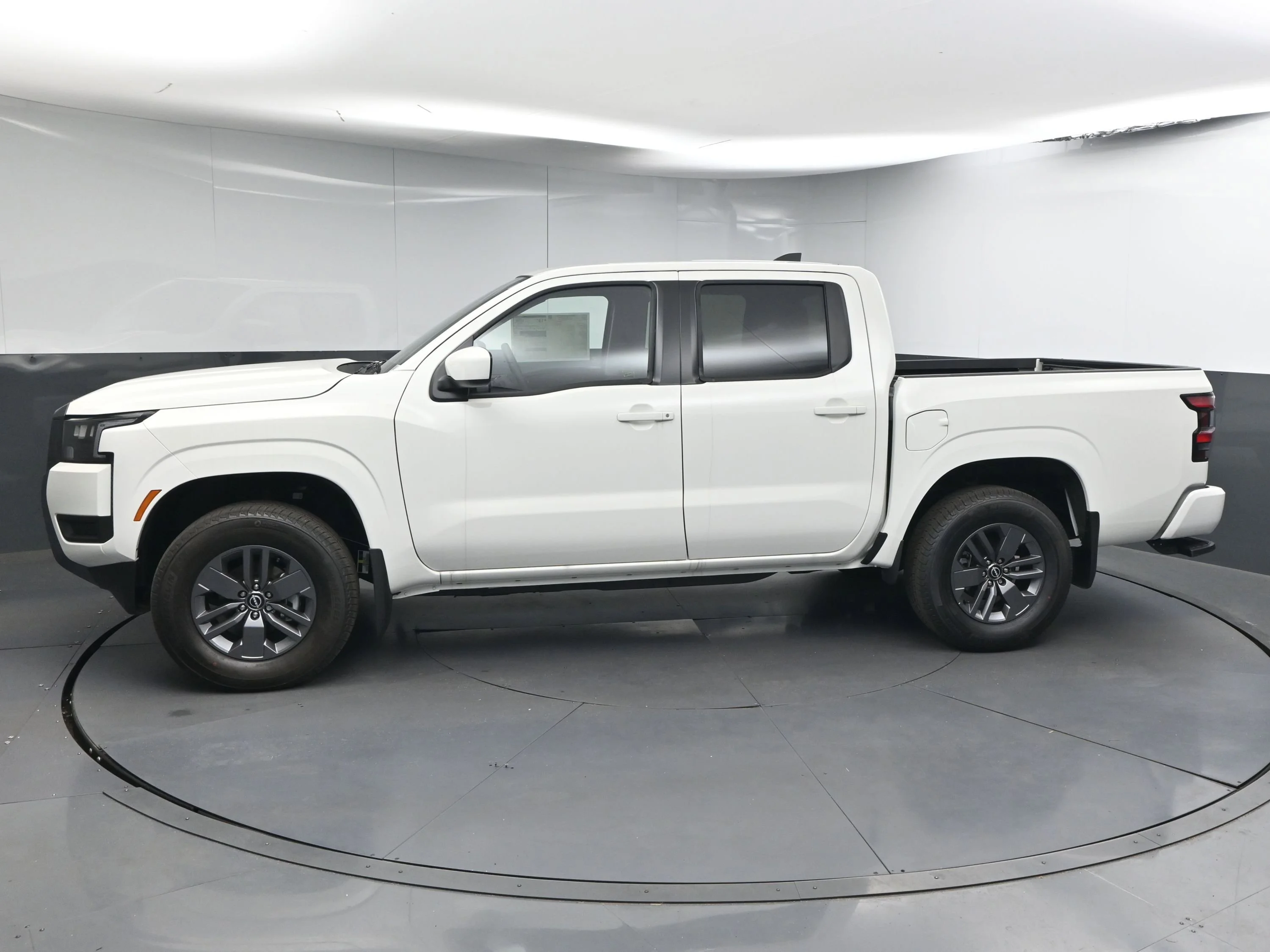 New 2026 Glacier White Nissan Crew Cab SV image 4