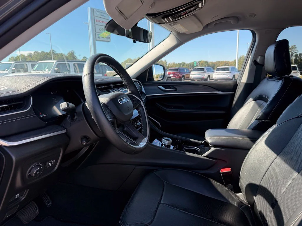 Used 2022 Gray Jeep Limited image 4