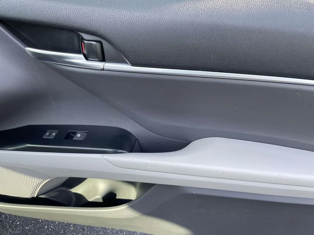 Used 2020 Silver Toyota LE image 8