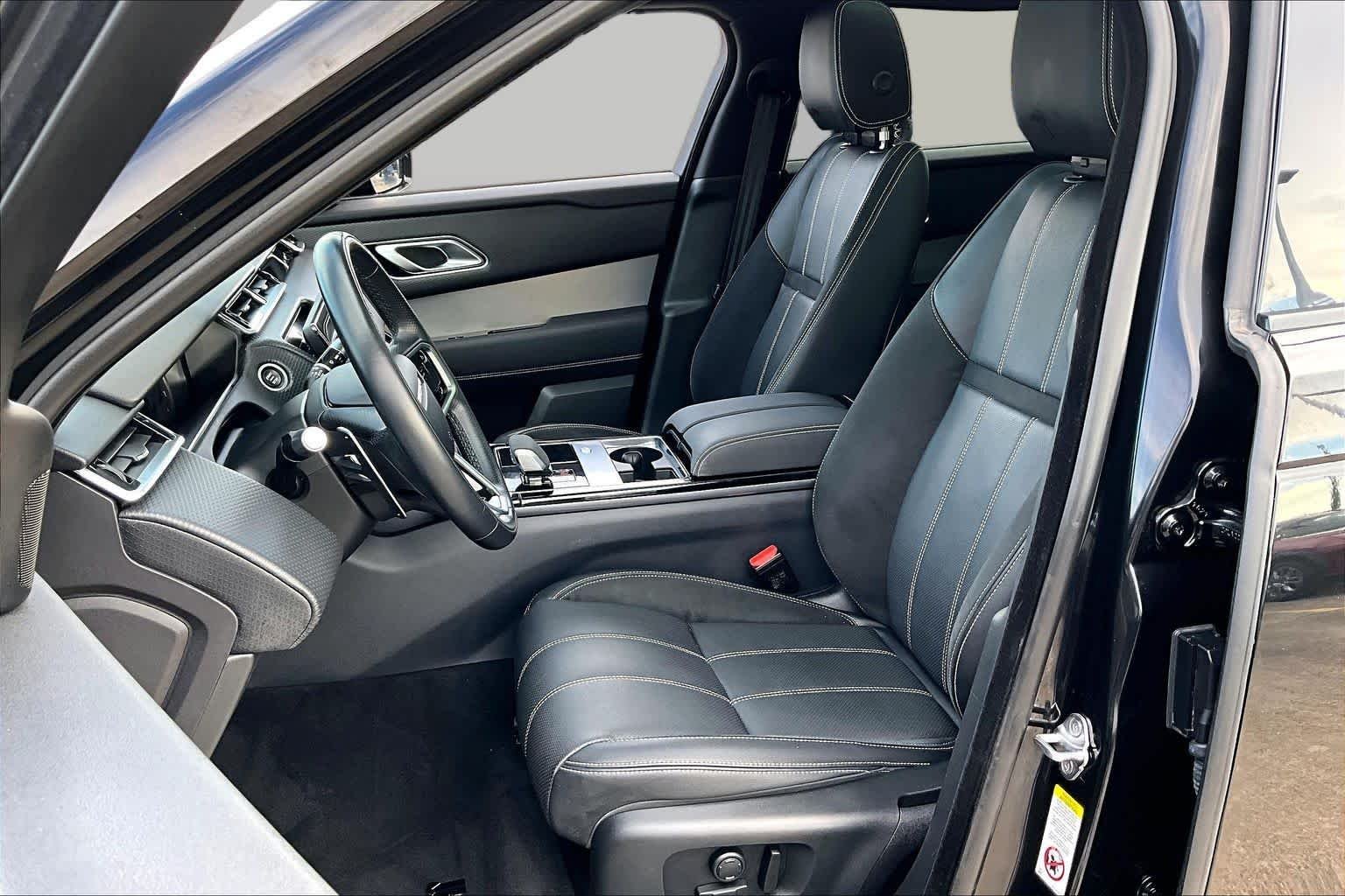 Used 2022 Santorini Black Metallic Land Rover R-Dynamic S image 8