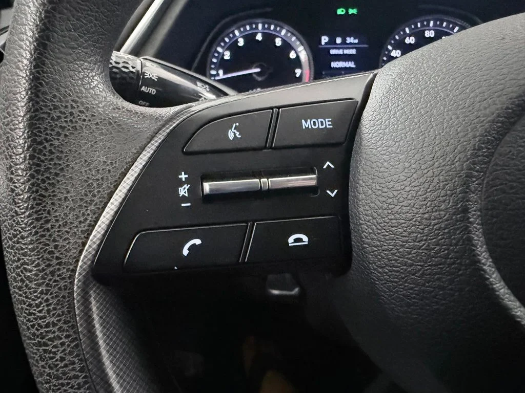 Used 2021 Black Hyundai SE image 21