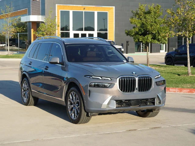Used 2024 Brown BMW xDrive40i image 7
