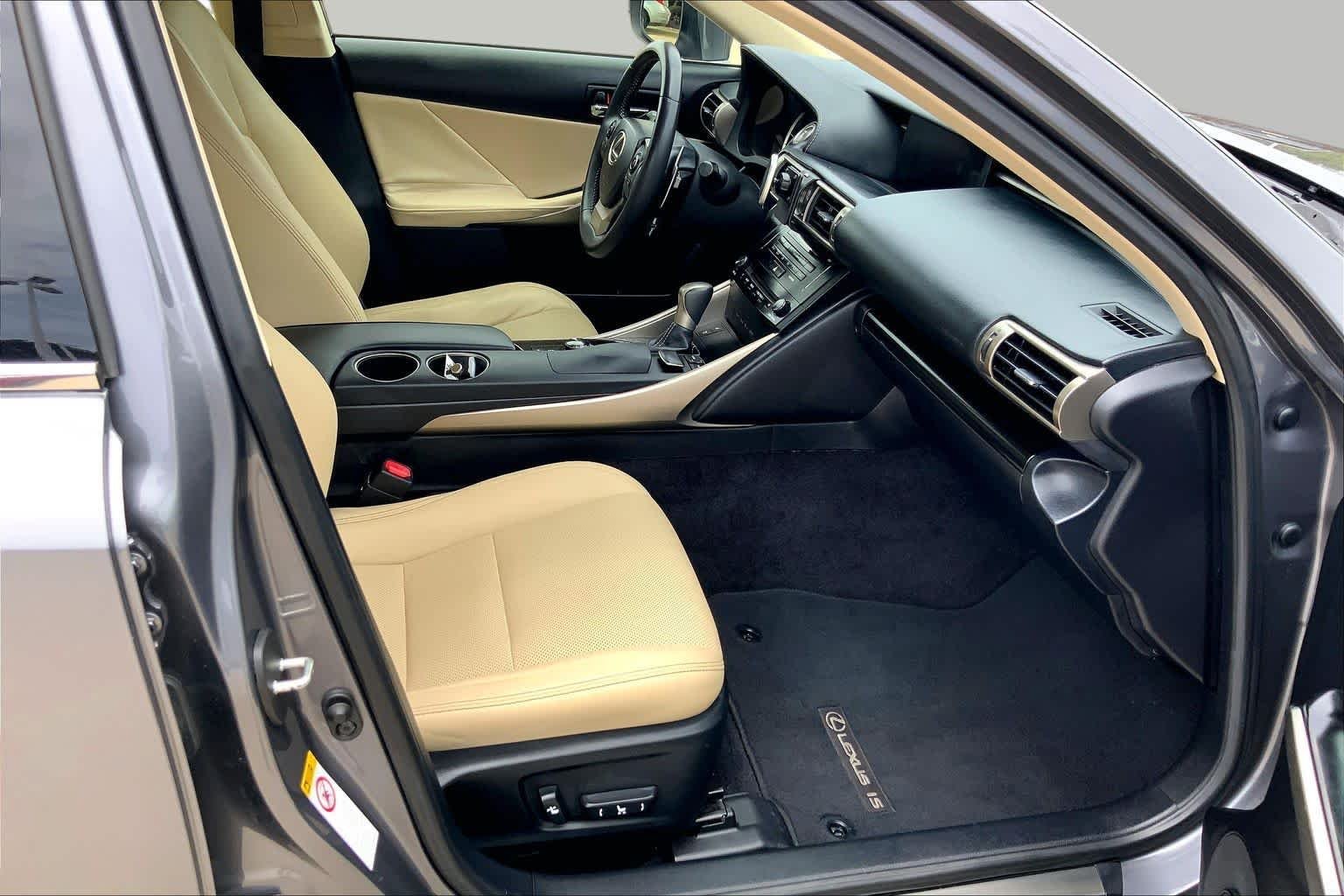 Used 2014 Nebula Gray Pearl Lexus  image 9