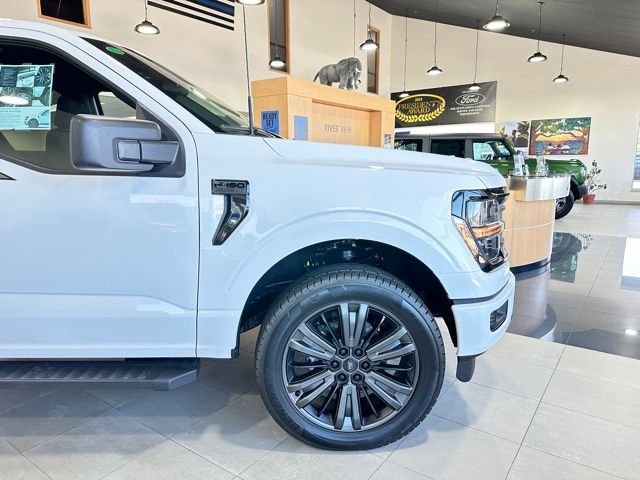New 2026 Oxford White Ford XLT image 7