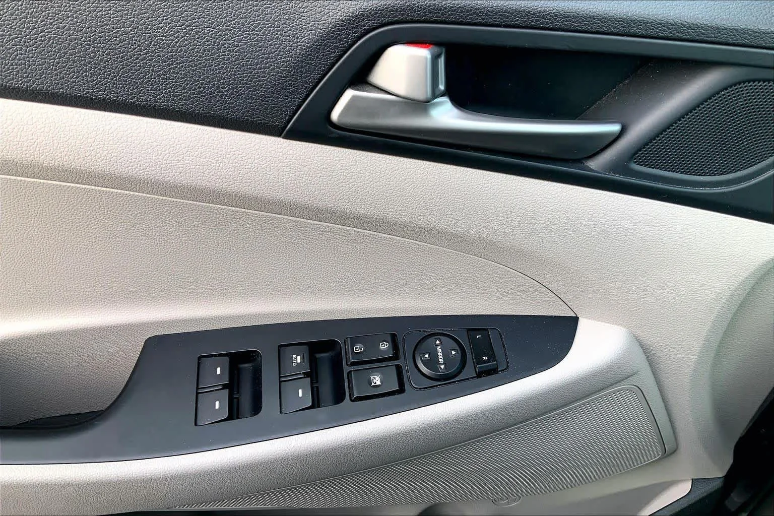 Used 2018 Coliseum Gray Hyundai SEL image 36