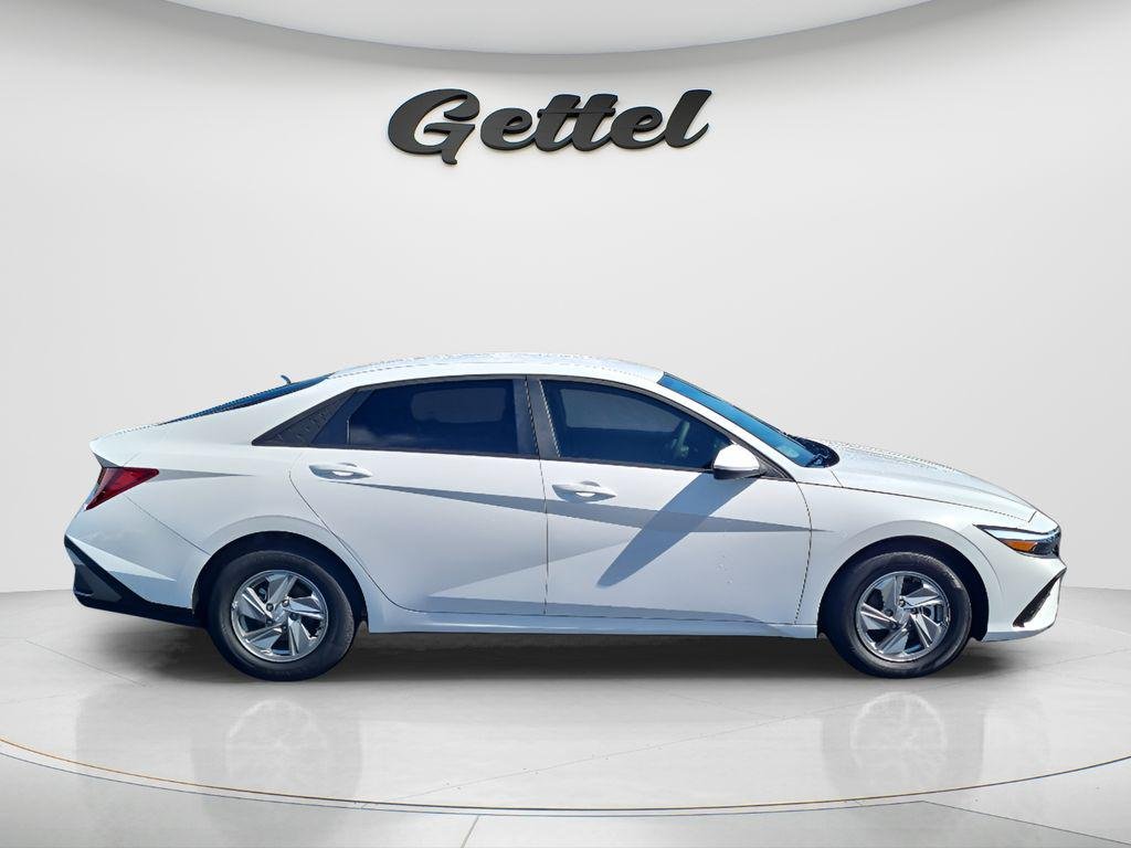 New 2026 White Hyundai SE image 4