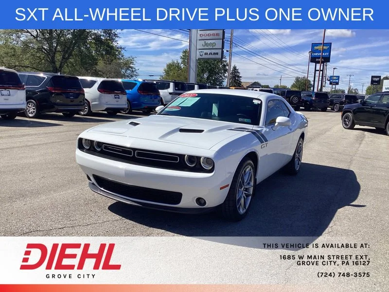 Used 2021 White Dodge SXT image 3