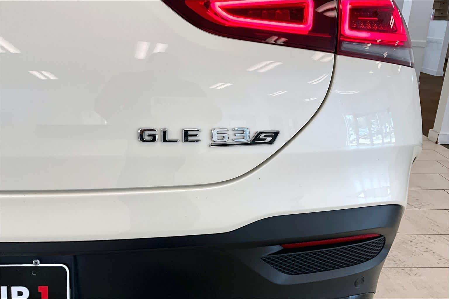 Used 2023 MANUFAKTUR Diamond White Metallic Mercedes-Benz AMG® GLE 63 S image 9