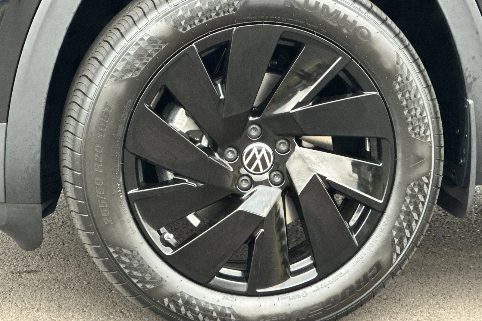 New 2026 Black Volkswagen 2.0T SE w/Technology image 24
