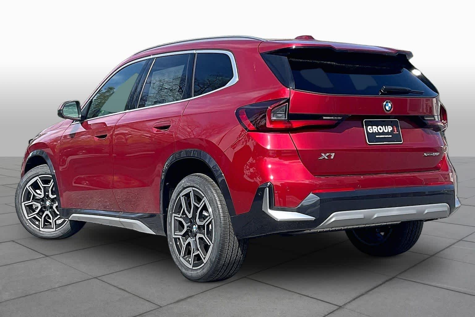 Used 2026 Vegas Red Metallic BMW xDrive28i image 12