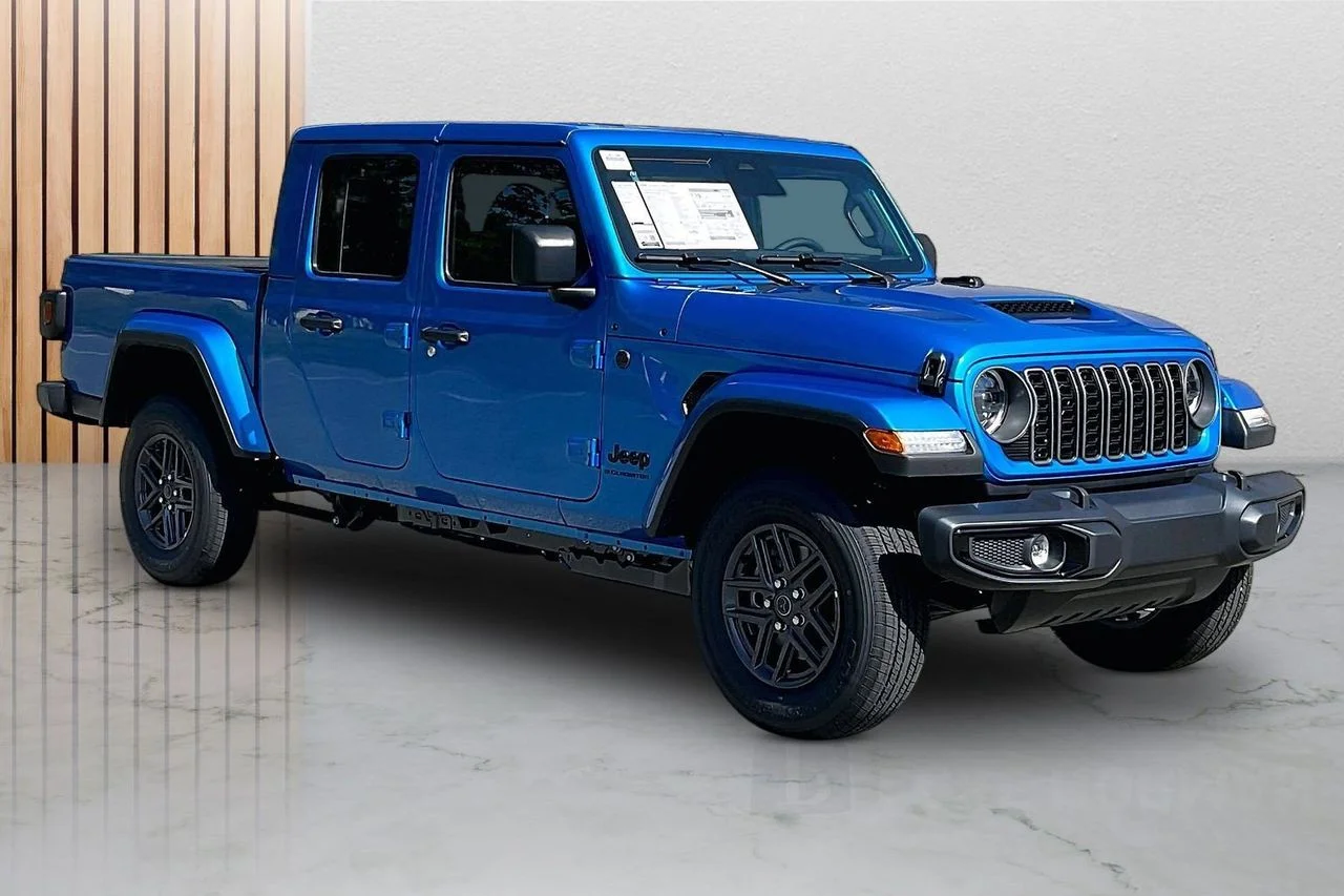 New 2026 Hydro Blue Pearl-Coat Exterior Paint Jeep Sport S image 2
