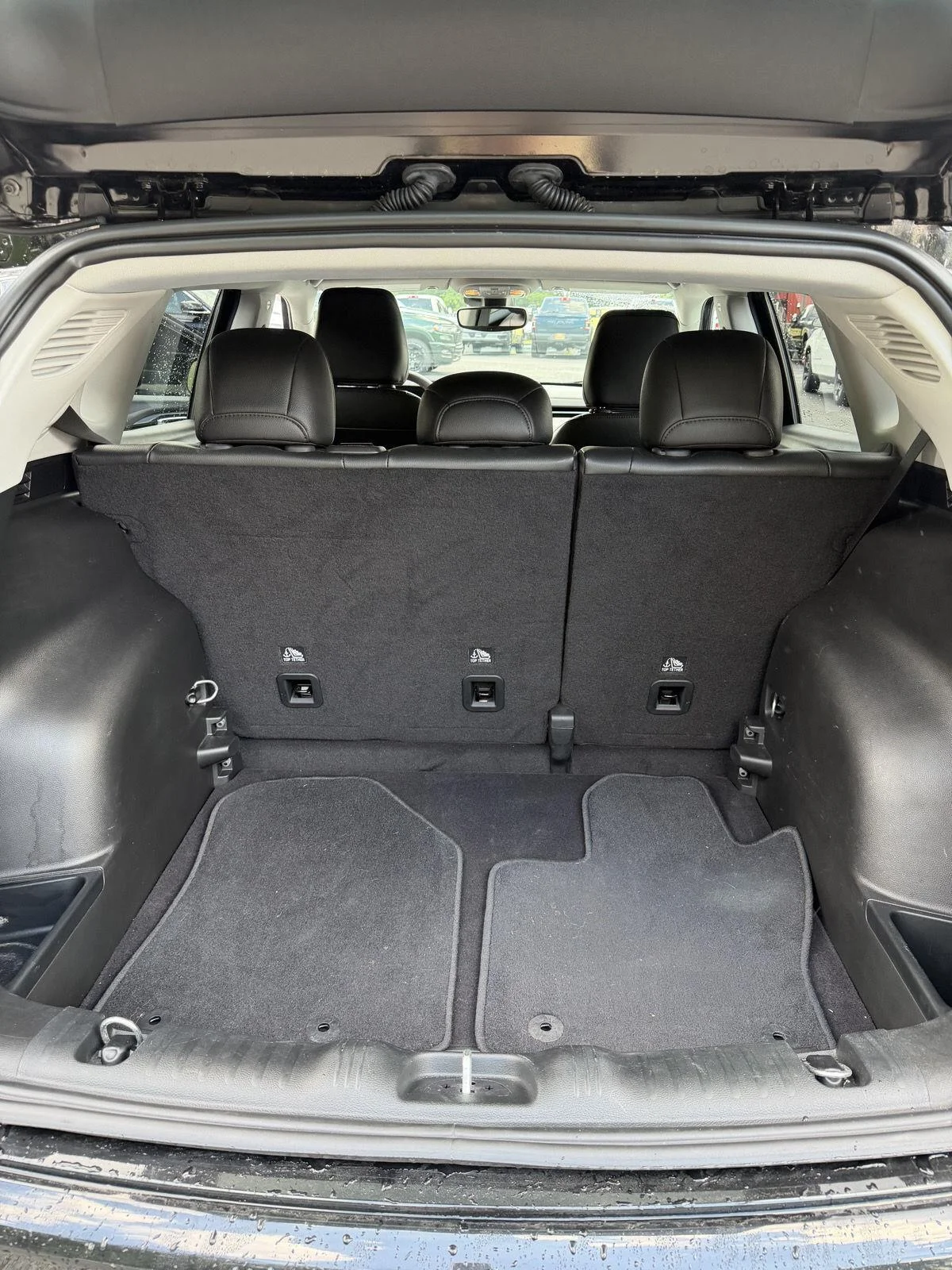 Used 2022 DIAMOND BLACK CRYSTAL PEARLCOAT JEEP LIMITED image 15