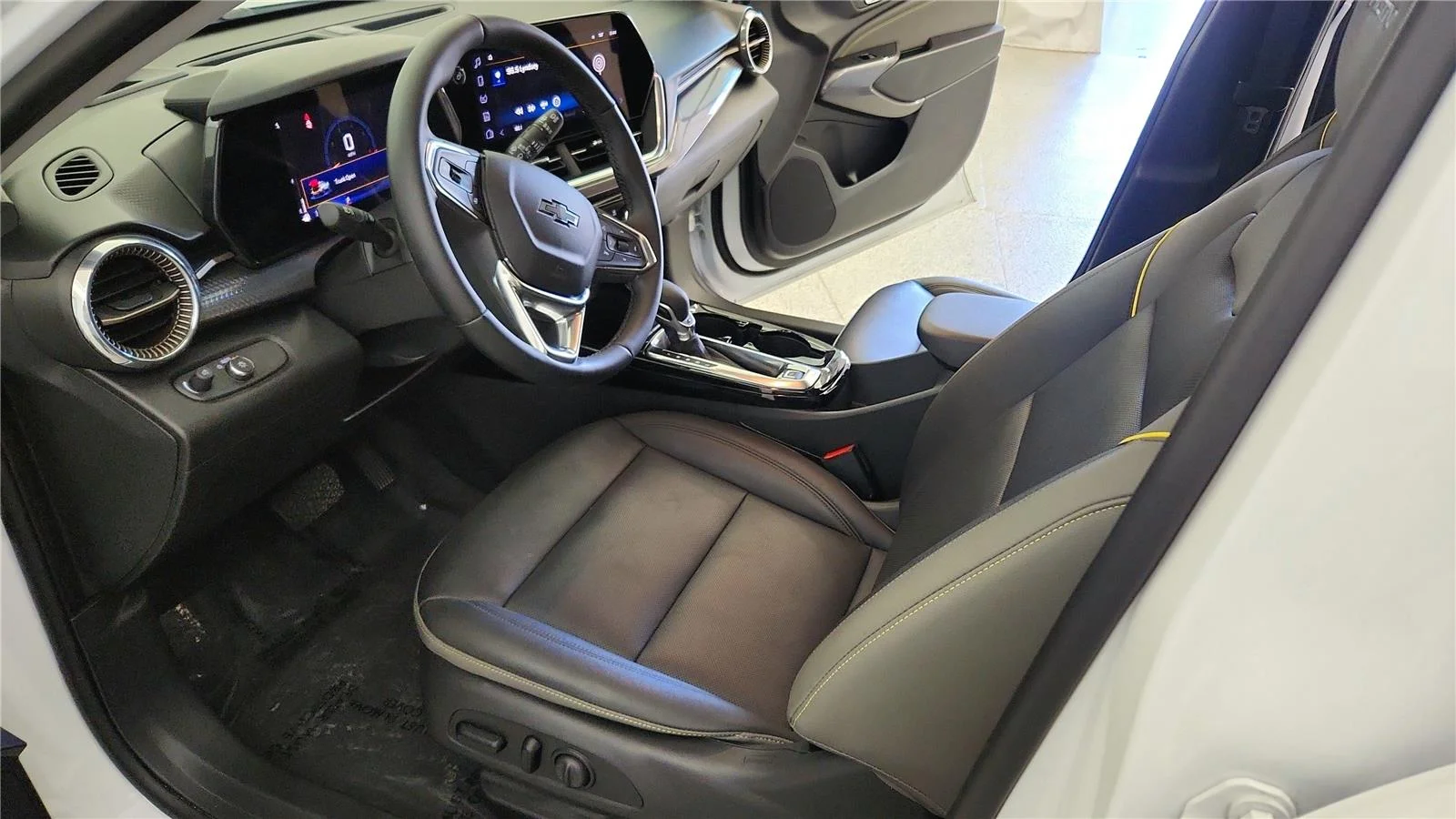 Used 2025 Summit White Chevrolet ACTIV image 22
