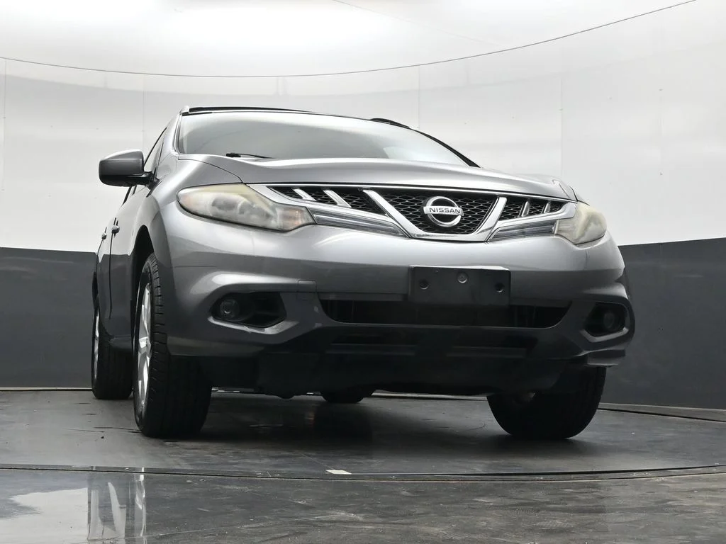 Used 2013 Gray Nissan SL image 47