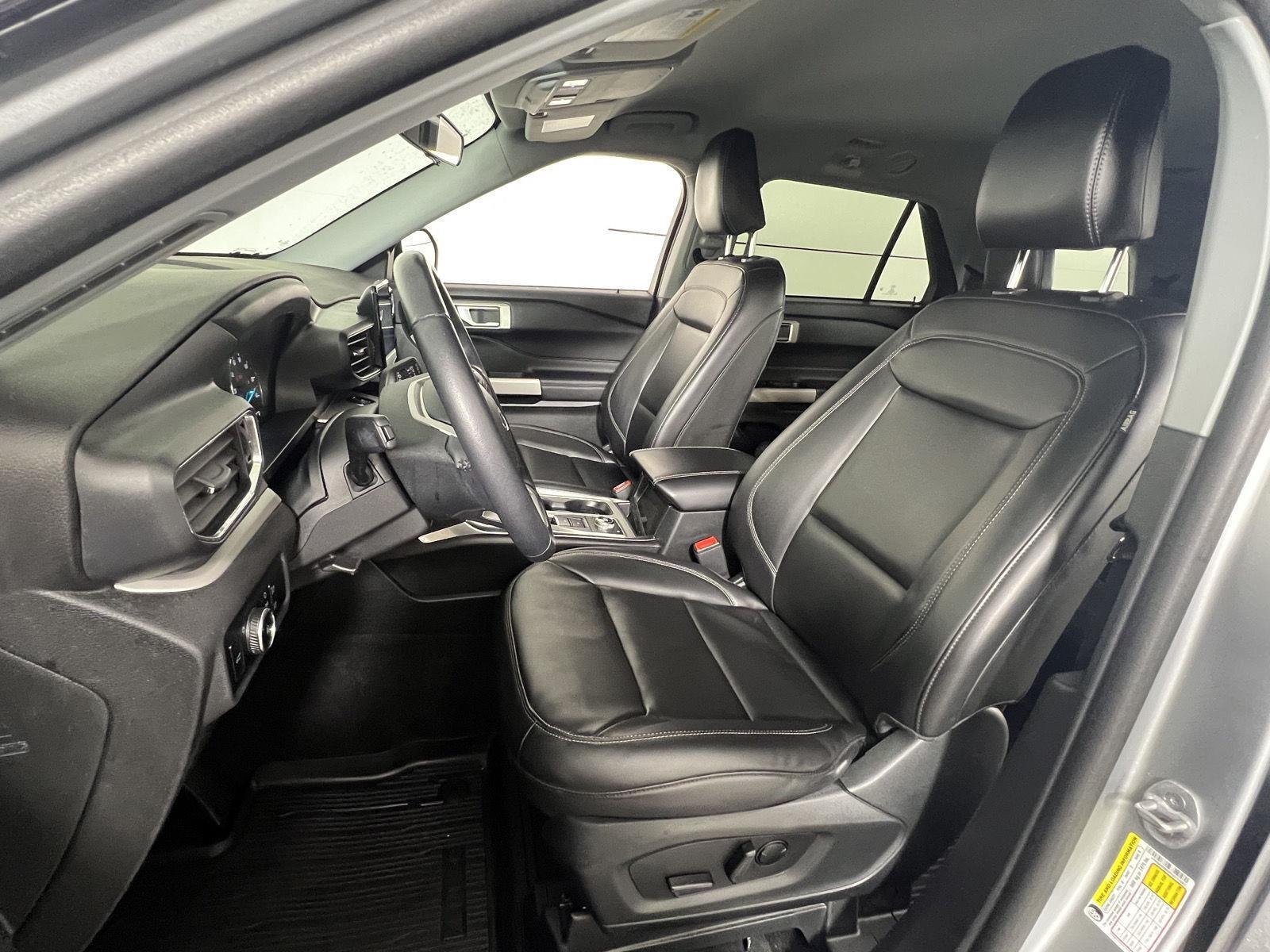 Used 2023 Iconic Silver Ford XLT image 2