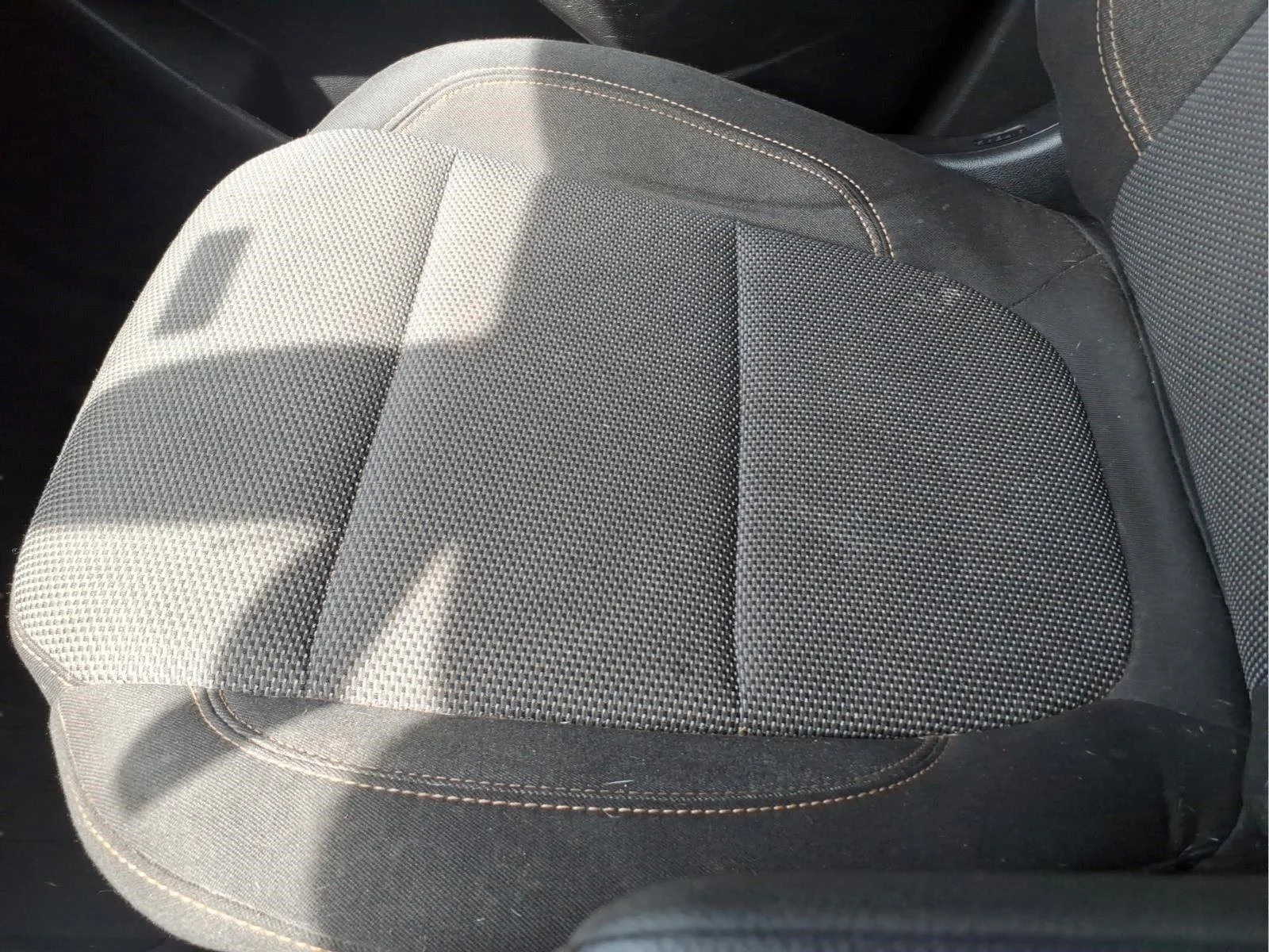 Used 2020 GRAPHITE METALLIC Chevrolet LT Cloth image 27