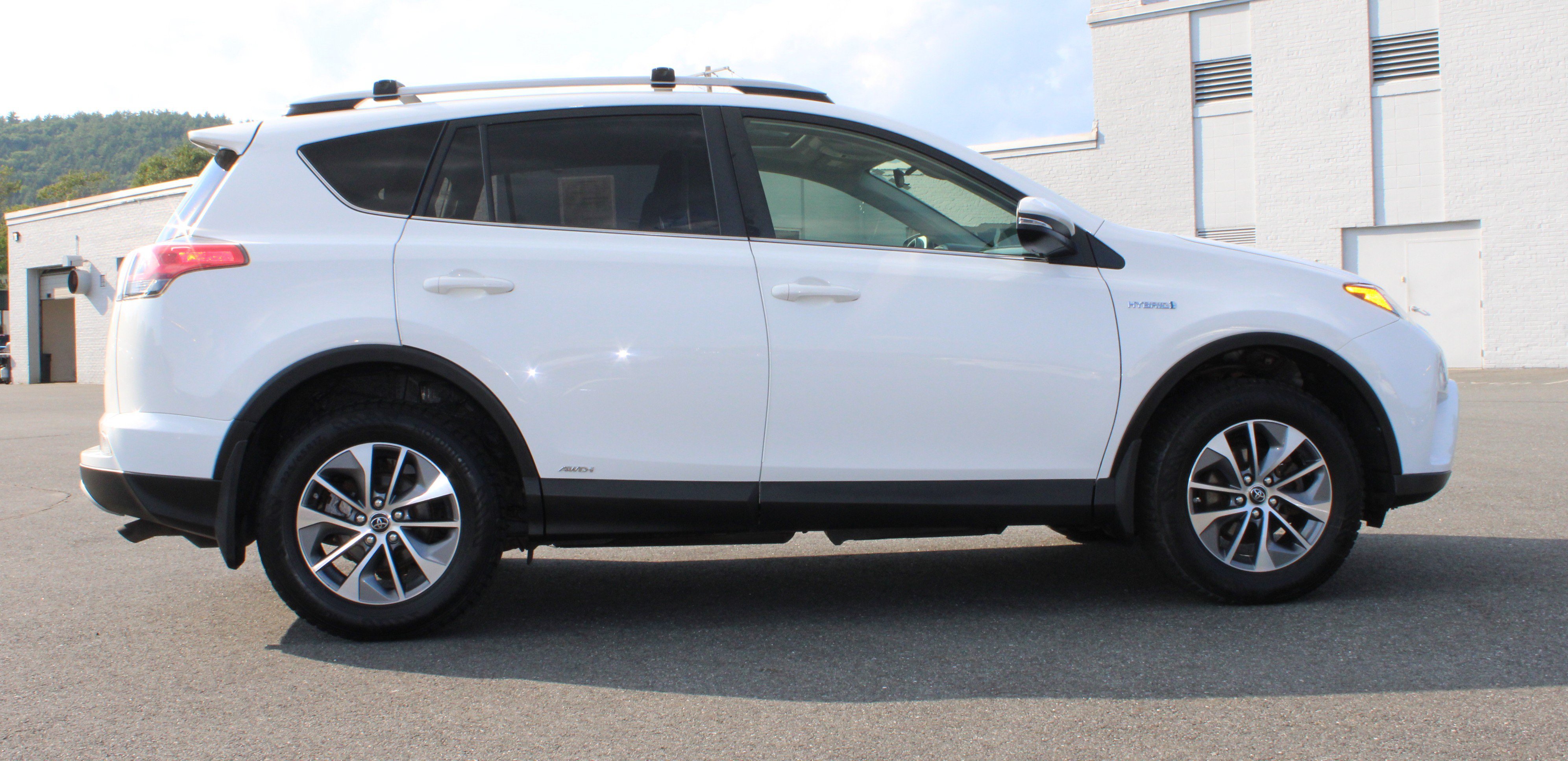 Used 2018 White Toyota  image 6
