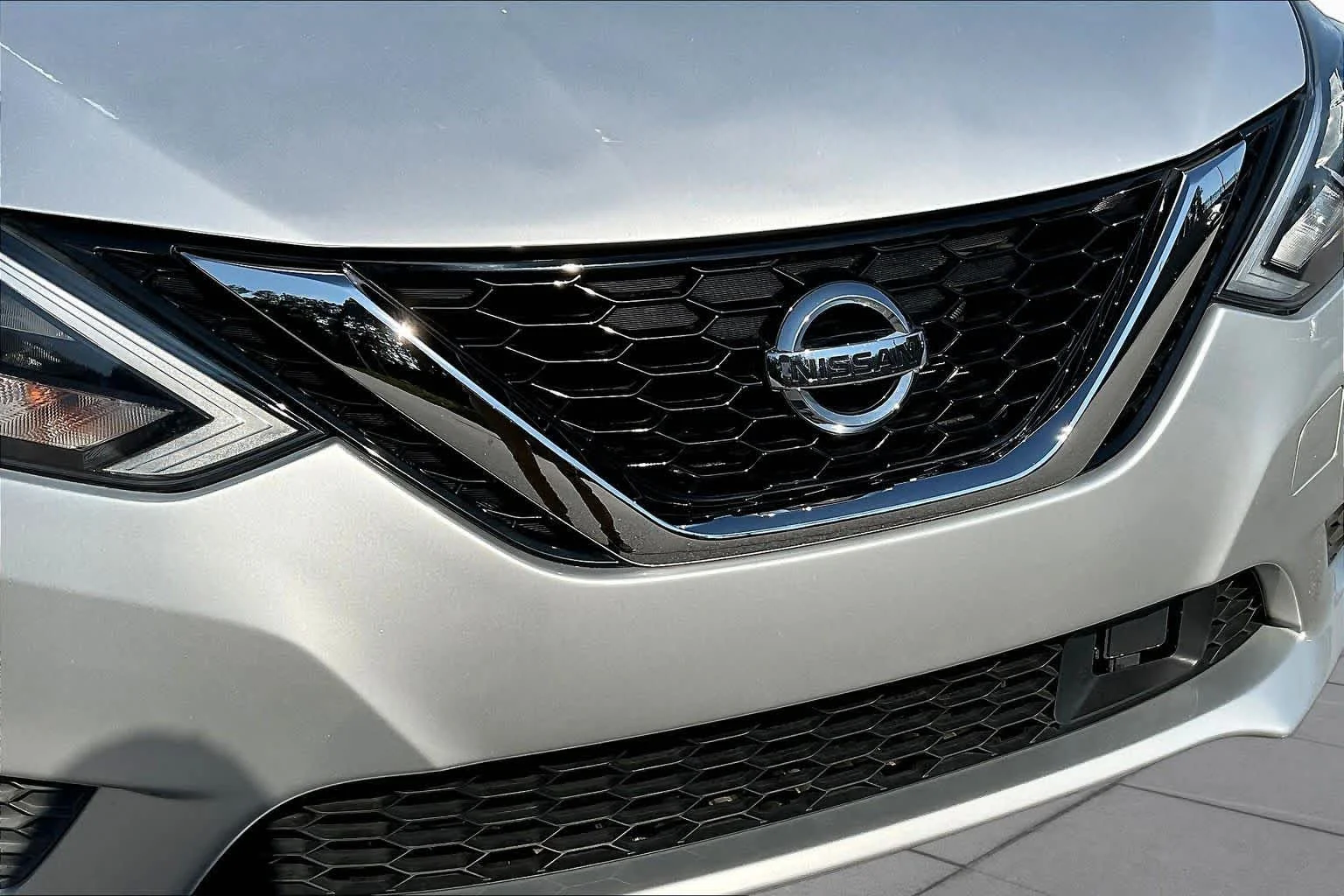 Used 2019 Brilliant Silver Metallic Nissan SV image 29