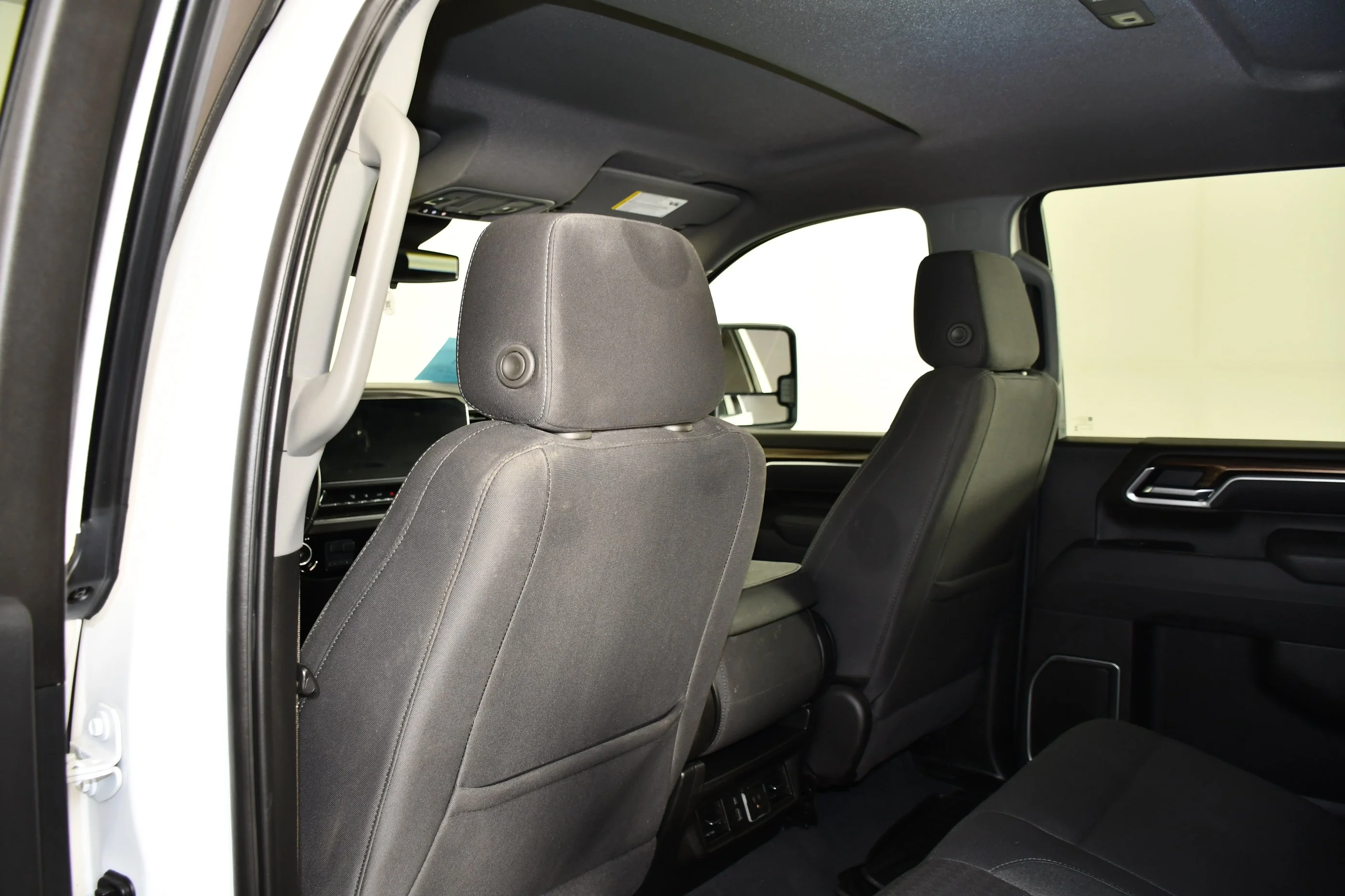 Used 2025 Summit White Chevrolet LT image 49
