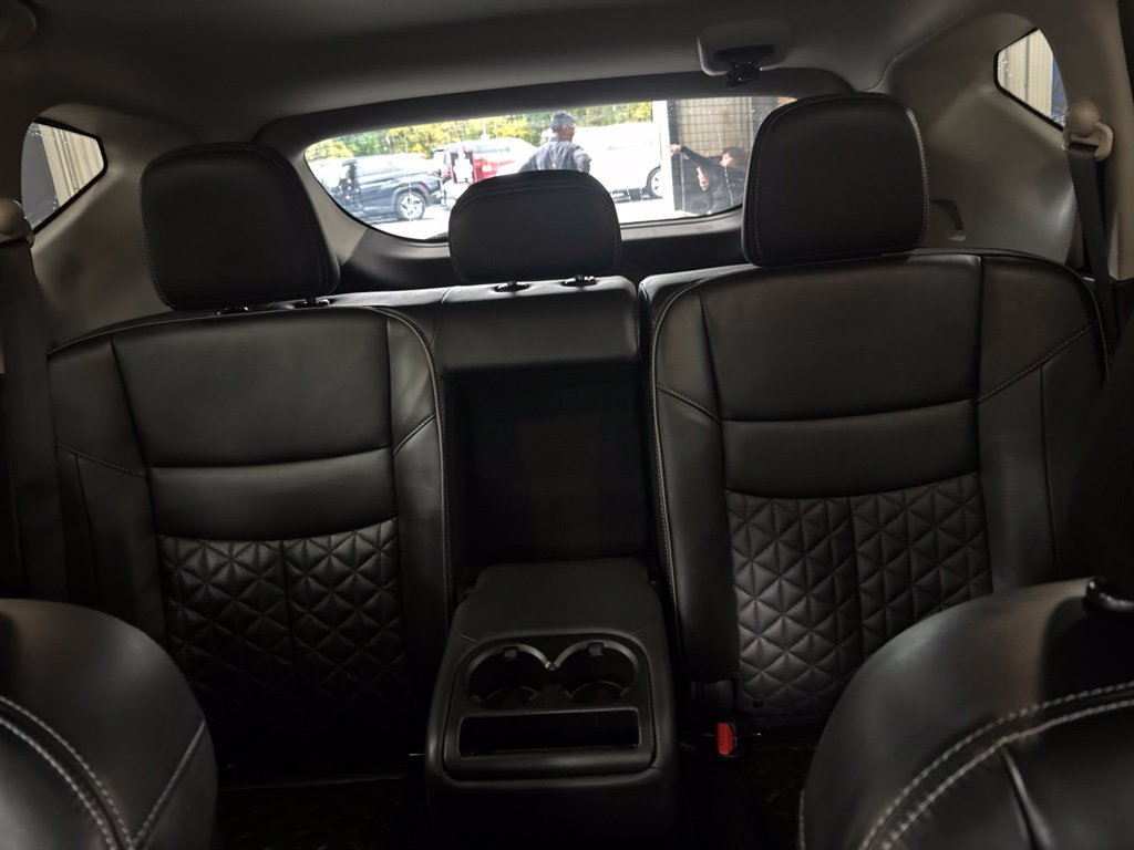 Used 2019 White Nissan Platinum image 33