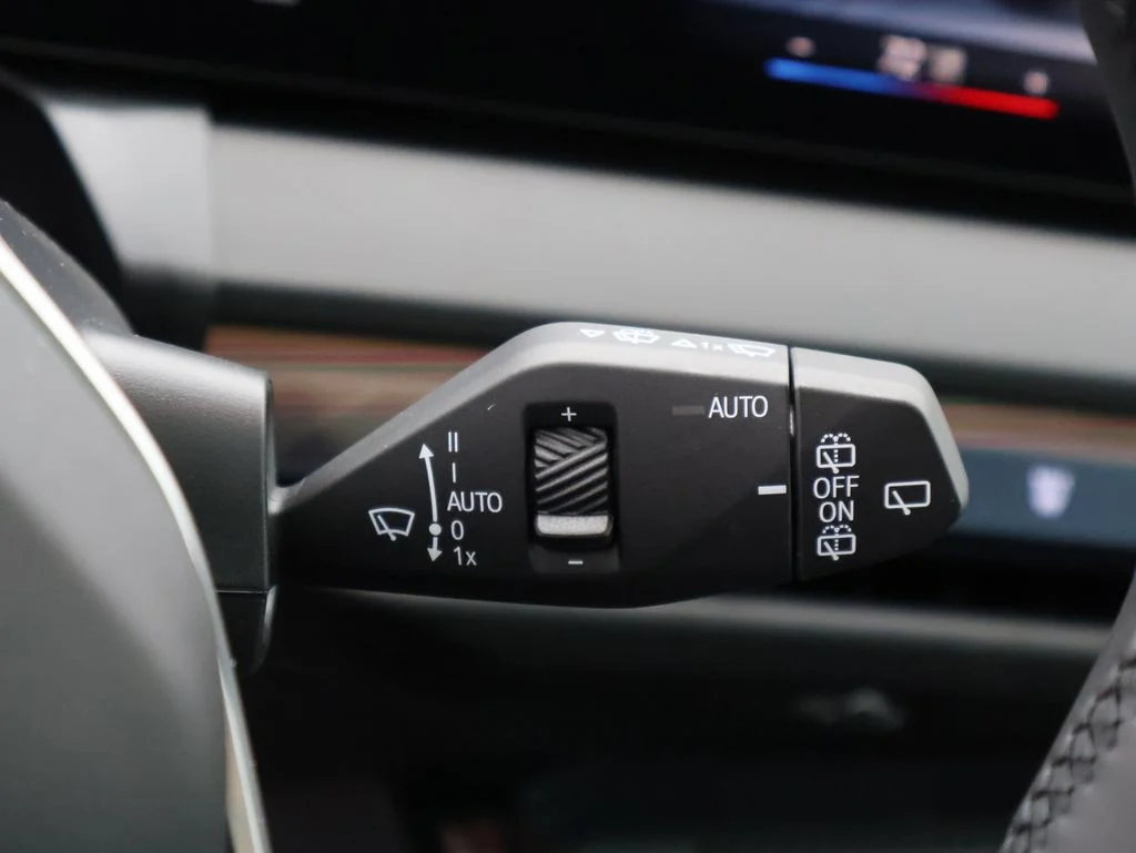 New 2026 Beige BMW 30 xDrive image 39