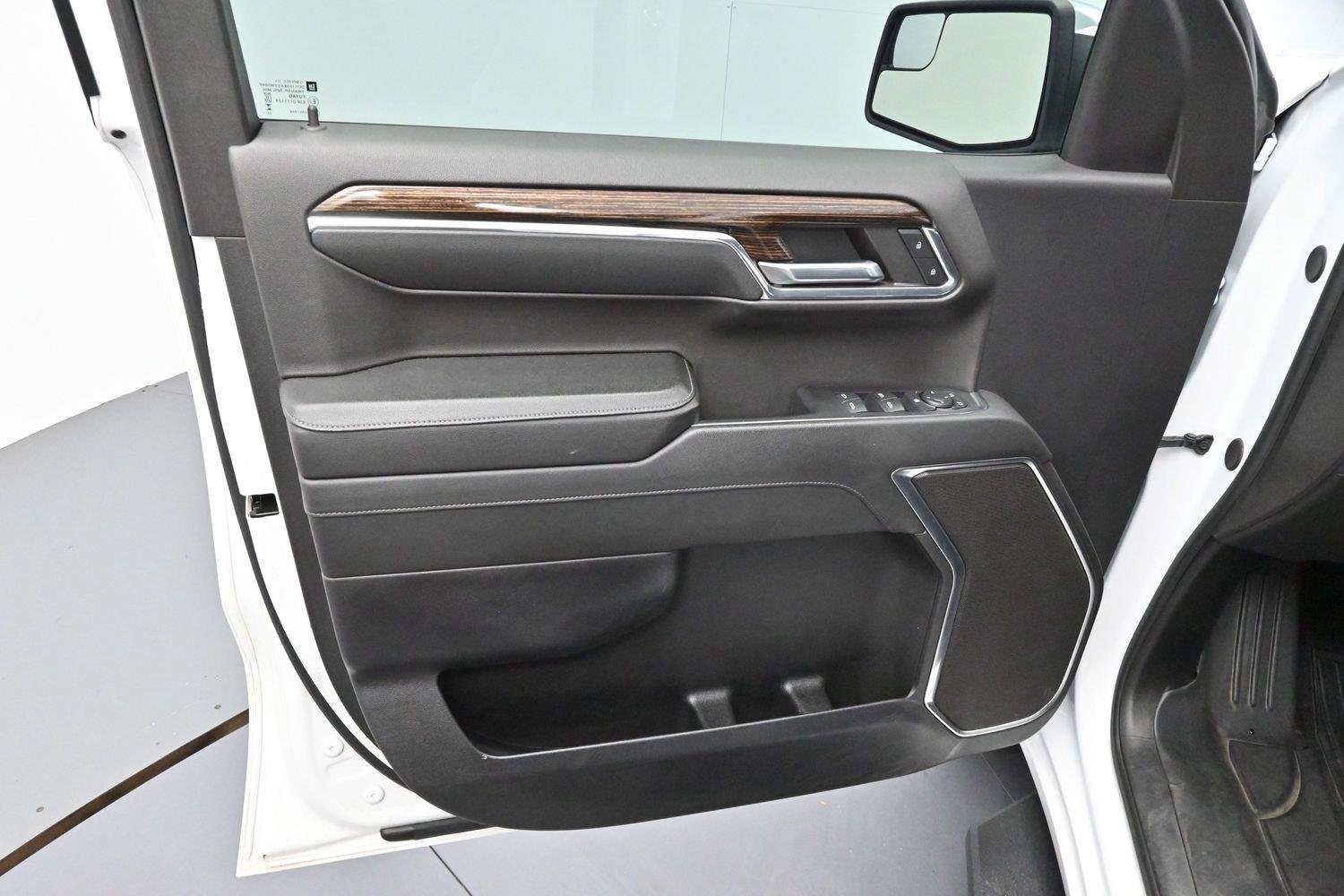Used 2024 Summit White GMC SLE image 9