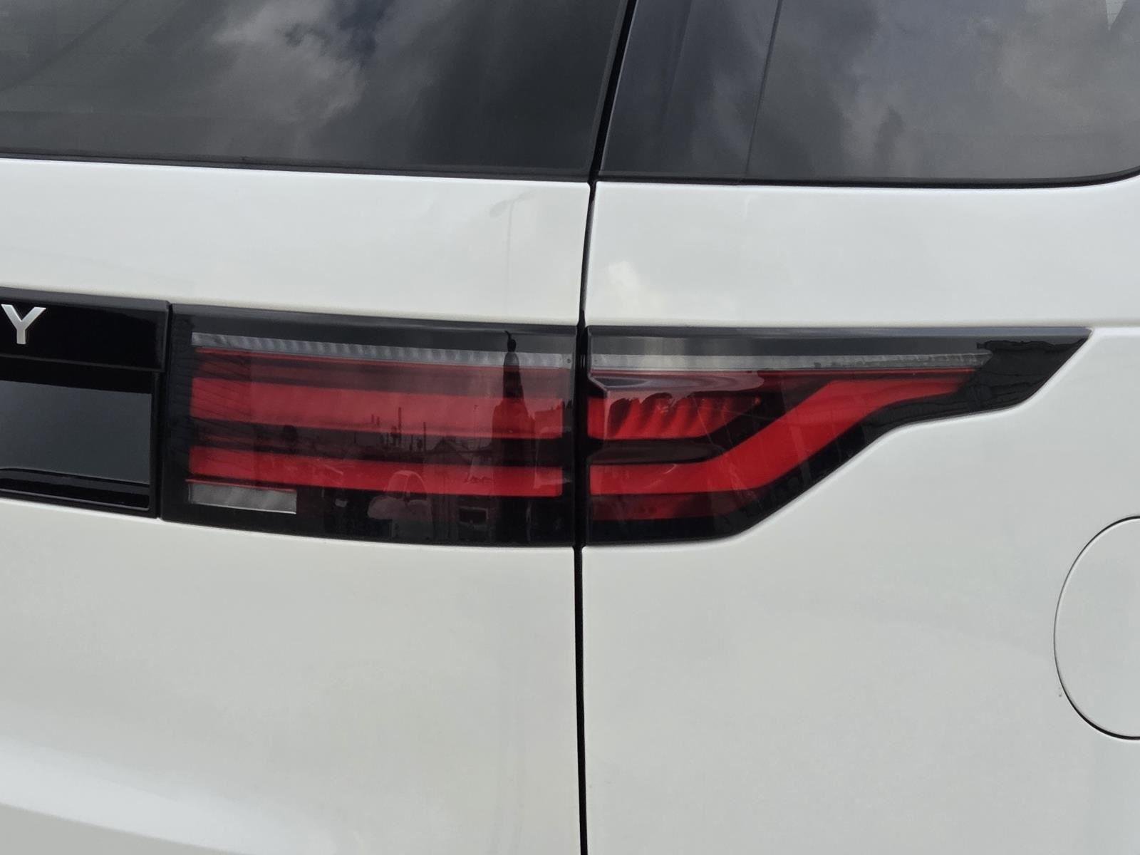 New 2026 Fuji White Land Rover S image 9